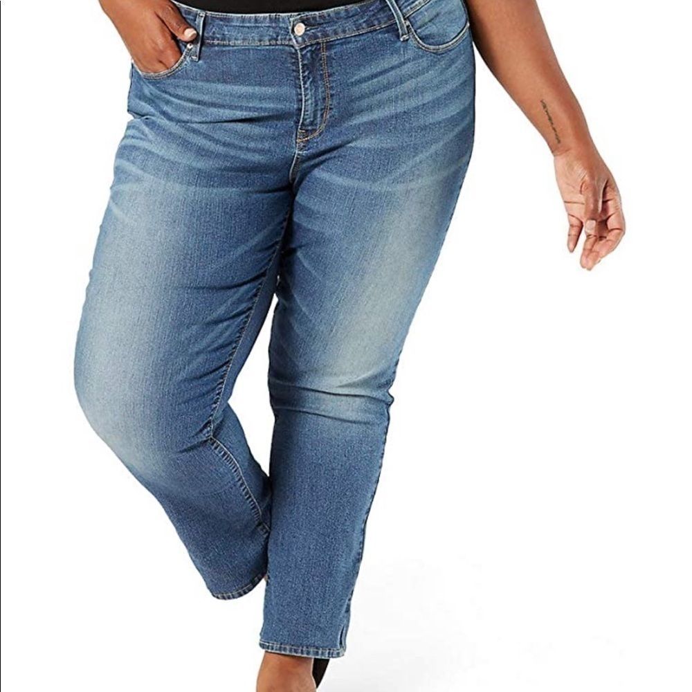 NWT Signature by Levi Strauss Mid Rise Straight